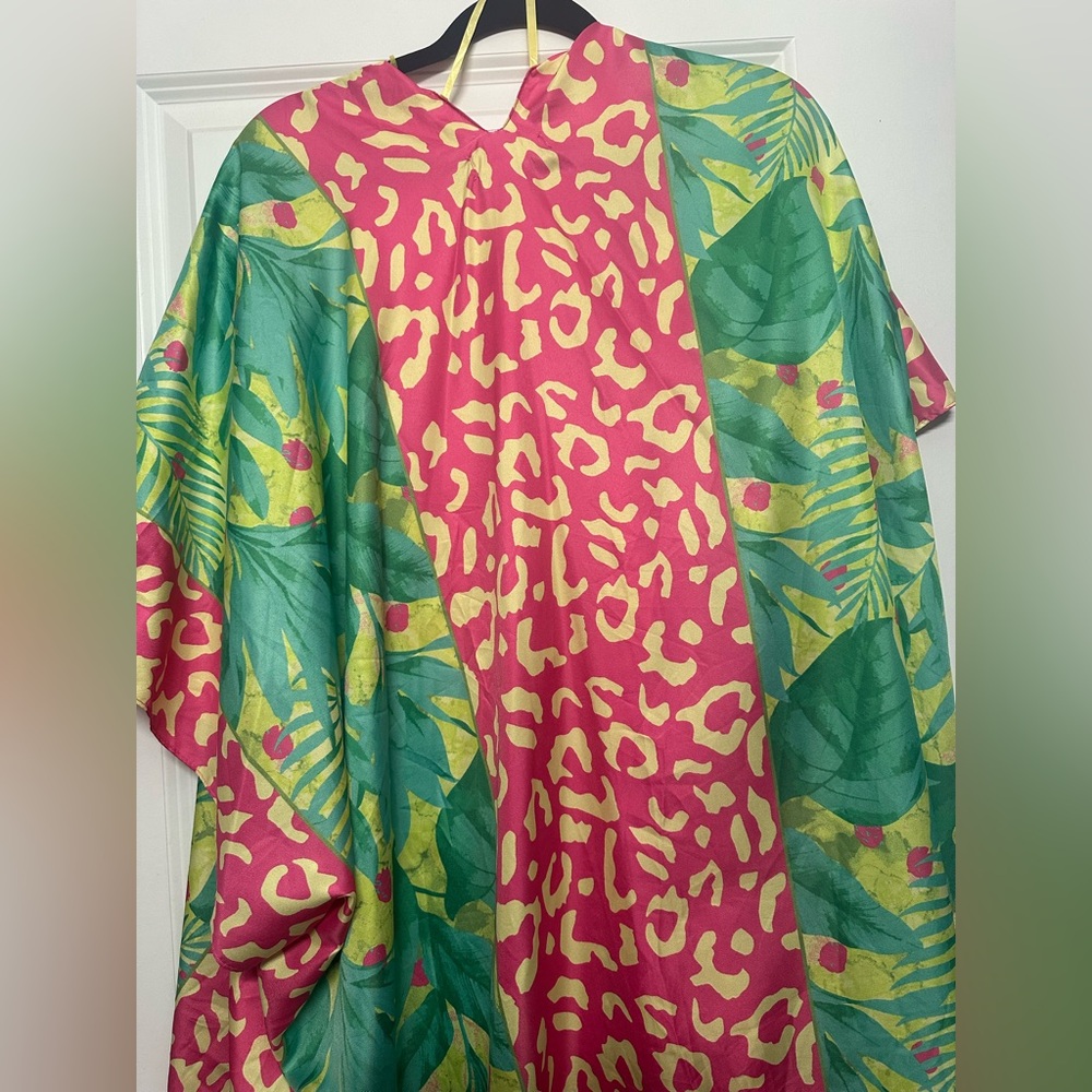 Sassy Jones Pink Kimono with Green Tropical Panel - Picture 2 of 4